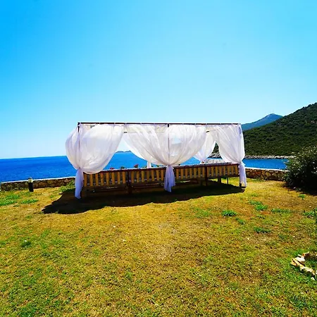 Kalkanda Denize Sifir, Ozel Iskeleli 4+1 Plajli, Havuzlu Kaş