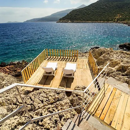 Kalkanda Denize Sifir, Ozel Iskeleli 4+1 Plajli, Havuzlu