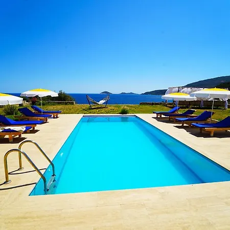 Kalkanda Denize Sifir, Ozel Iskeleli 4+1 Plajli, Havuzlu Villa *