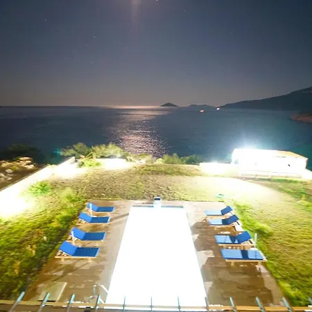 Kalkanda Denize Sifir, Ozel Iskeleli 4+1 Plajli, Havuzlu * Kaş