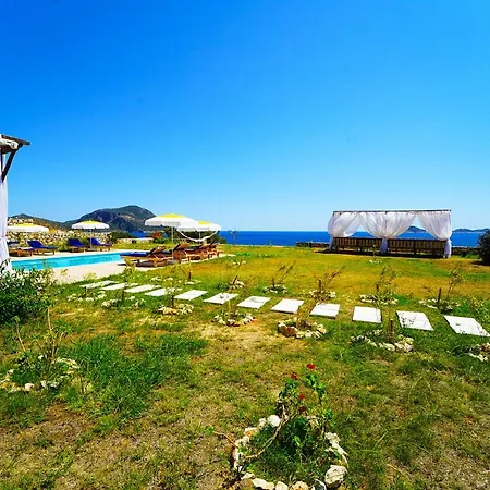 Kalkanda Denize Sifir, Ozel Iskeleli 4+1 Plajli, Havuzlu Villa Kaş