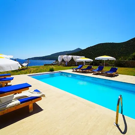 Villa Kalkanda Denize Sifir, Ozel Iskeleli 4+1 Plajli, Havuzlu *