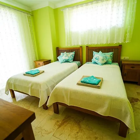 Villa Kalkanda Denize Sifir, Ozel Iskeleli 4+1 Plajli, Havuzlu