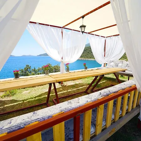 Kalkanda Denize Sifir, Ozel Iskeleli 4+1 Plajli, Havuzlu Villa Kaş