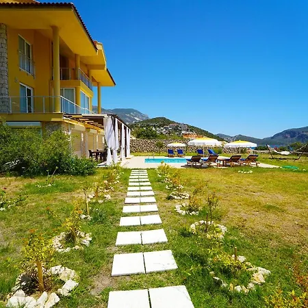 Kalkanda Denize Sifir, Ozel Iskeleli 4+1 Plajli, Havuzlu Villa *