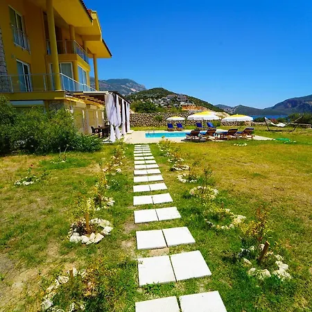 Kalkanda Denize Sifir, Ozel Iskeleli 4+1 Plajli, Havuzlu Villa