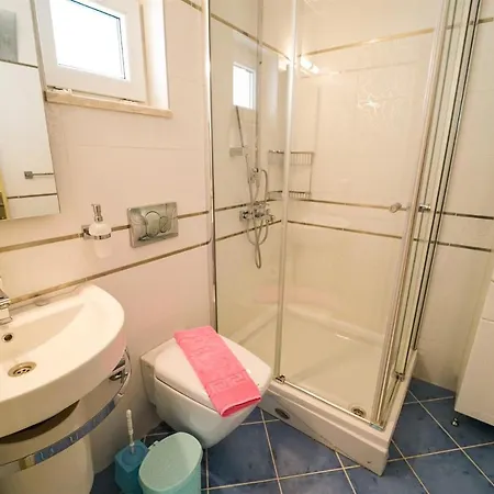 Kalkanda Denize Sifir, Ozel Iskeleli 4+1 Plajli, Havuzlu Villa *