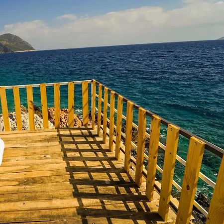 Kalkanda Denize Sifir, Ozel Iskeleli 4+1 Plajli, Havuzlu Villa Kaş
