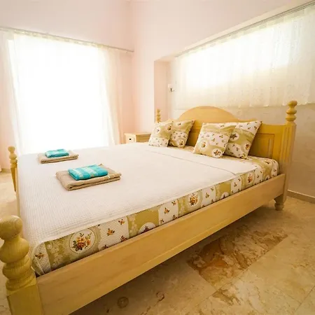 Villa Kalkanda Denize Sifir, Ozel Iskeleli 4+1 Plajli, Havuzlu