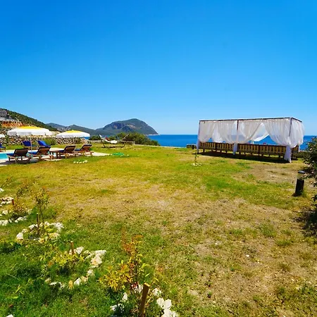 Kalkanda Denize Sifir, Ozel Iskeleli 4+1 Plajli, Havuzlu Villa *