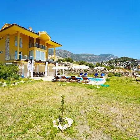 Kalkanda Denize Sifir, Ozel Iskeleli 4+1 Plajli, Havuzlu Villa *