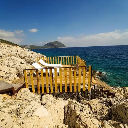 Kalkanda Denize Sifir, Ozel Iskeleli 4+1 Plajli, Havuzlu Villa