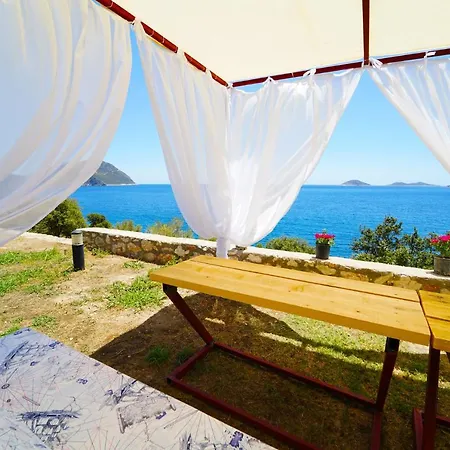 Kalkanda Denize Sifir, Ozel Iskeleli 4+1 Plajli, Havuzlu Villa Kaş