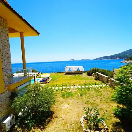 Kalkanda Denize Sifir, Ozel Iskeleli 4+1 Plajli, Havuzlu