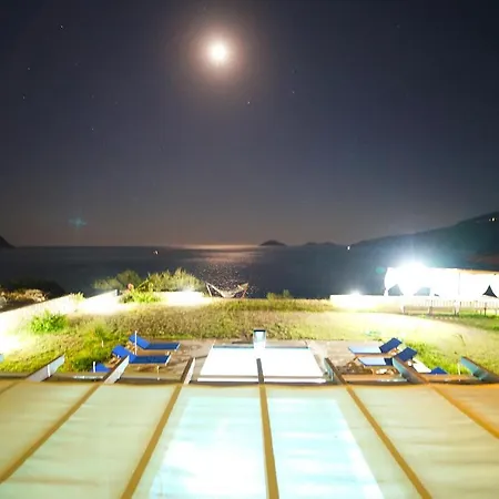Kalkanda Denize Sifir, Ozel Iskeleli 4+1 Plajli, Havuzlu Villa Kaş