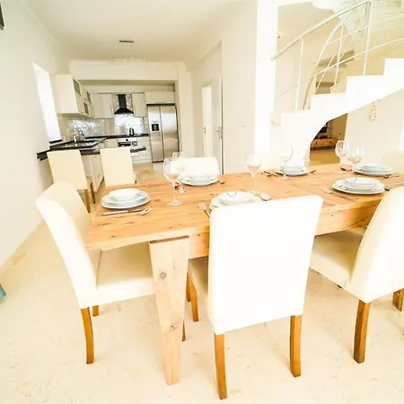 Villa Kalkanda Denize Sifir, Ozel Iskeleli 4+1 Plajli, Havuzlu