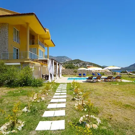 Kalkanda Denize Sifir, Ozel Iskeleli 4+1 Plajli, Havuzlu Villa *