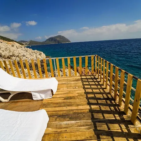 Kalkanda Denize Sifir, Ozel Iskeleli 4+1 Plajli, Havuzlu Villa Kaş