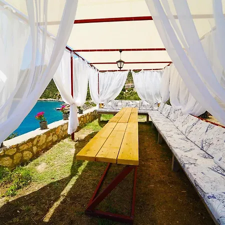 Kalkanda Denize Sifir, Ozel Iskeleli 4+1 Plajli, Havuzlu Villa