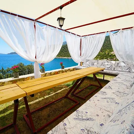 Kalkanda Denize Sifir, Ozel Iskeleli 4+1 Plajli, Havuzlu Vila