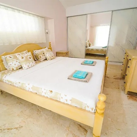 Kalkanda Denize Sifir, Ozel Iskeleli 4+1 Plajli, Havuzlu Vila *