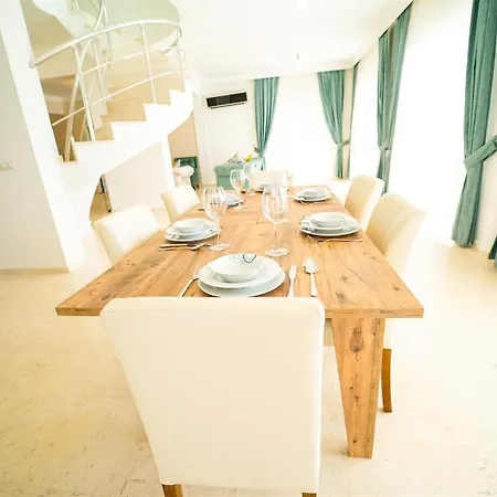 Kalkanda Denize Sifir, Ozel Iskeleli 4+1 Plajli, Havuzlu Kaş