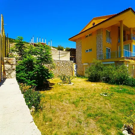 Kalkanda Denize Sifir, Ozel Iskeleli 4+1 Plajli, Havuzlu Kaş